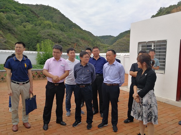 <b>水利部移民司（扶貧辦）勒宏強處長，省水利廳水利水電處處長白鵬翔、延安市水務局局長張拴林，副區(qū)長楊東和安塞區(qū)水務局、扶貧局等調(diào)研安塞供水工程</b>